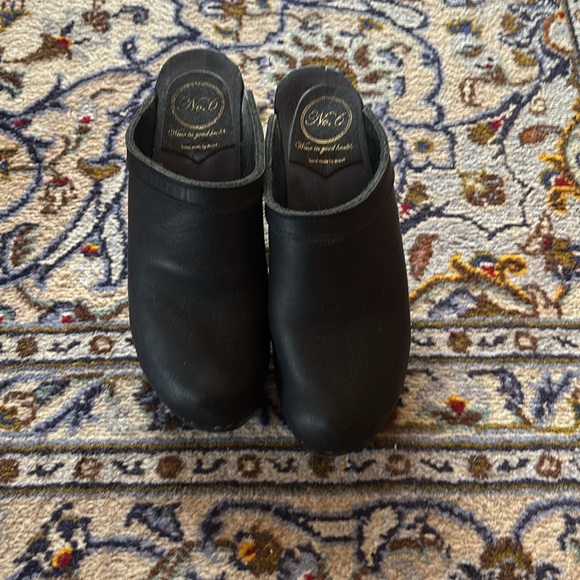 No. 6 Black leather clogs - Picture 9 of 11